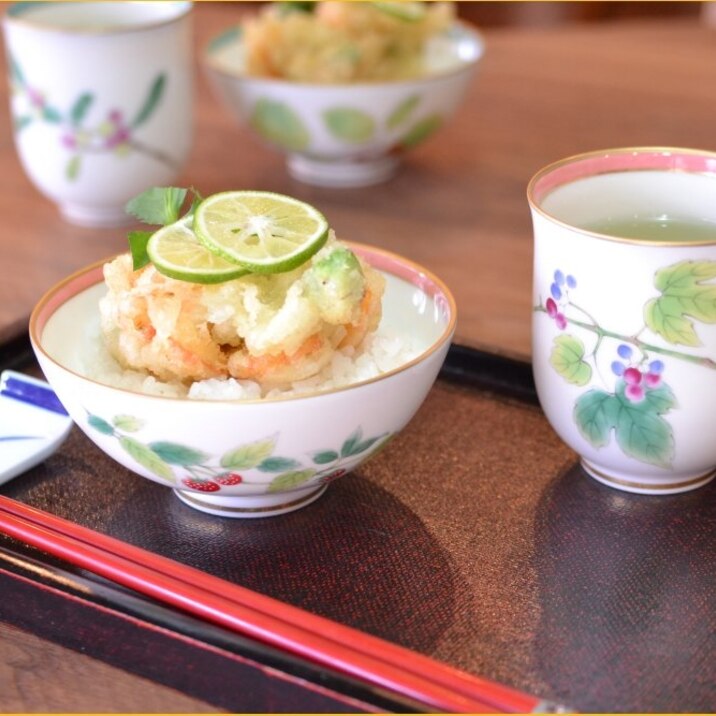 スダチの香りのミニ海老アボカドかき揚げ丼